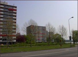 de achterzijde van flats aan de Aalscholversingel (h1956)